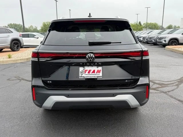 New 2026 Deep Black Pearl Volkswagen 2.0T SE image 5