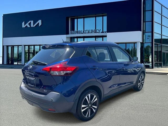 Used 2020 Blue Nissan SV image 6