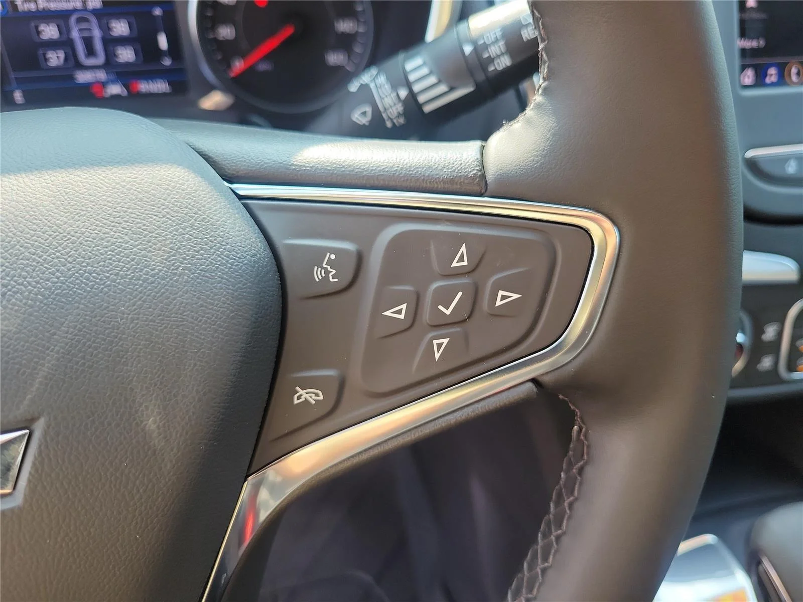 Used 2024 Radiant Red Tintcoat Chevrolet LT image 23