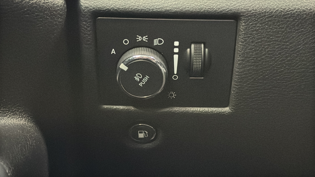 Used 2018 Bright White Clearcoat Jeep Altitude image 31