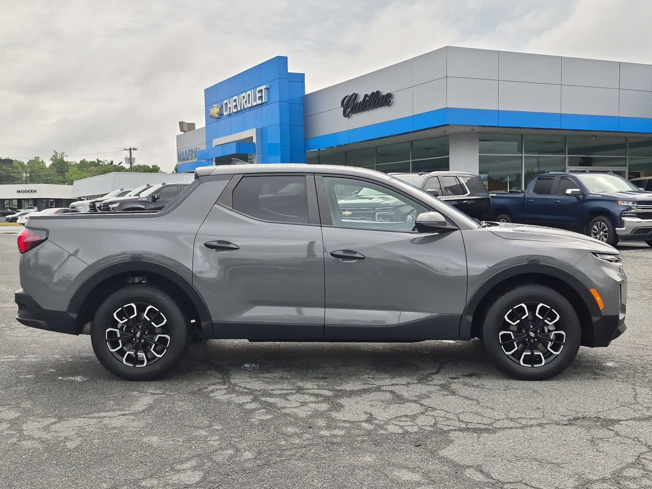 Certified Used 2024 Hampton Gray Hyundai SEL image 6