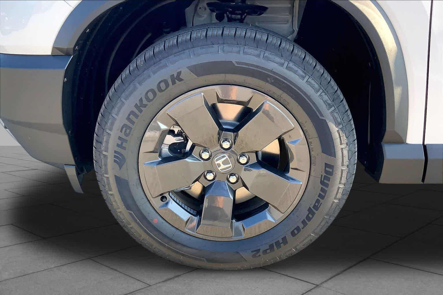 New 2026 Platinum White Pearl Honda RTL image 12