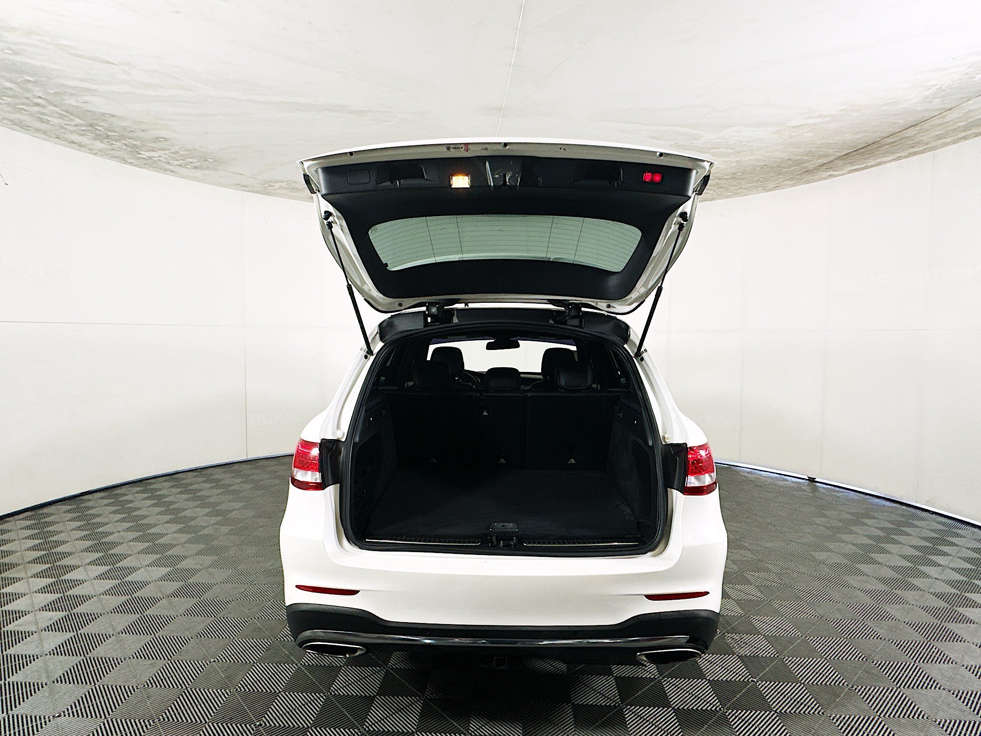 Used 2017 White Mercedes-Benz GLC 300 image 31