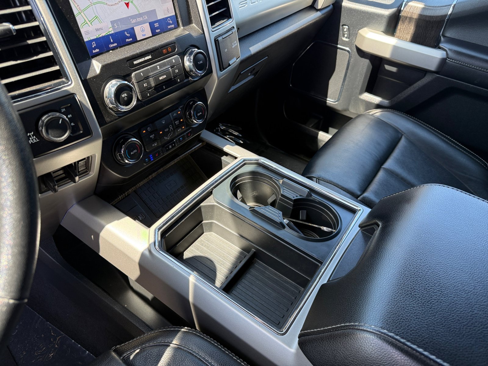 Used 2020 Black Metallic Ford Lariat image 13