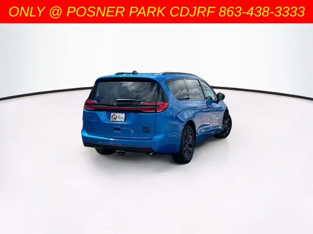 New 2027 Hydro Blue Pearl-Coat Exterior Paint Chrysler Select image 5
