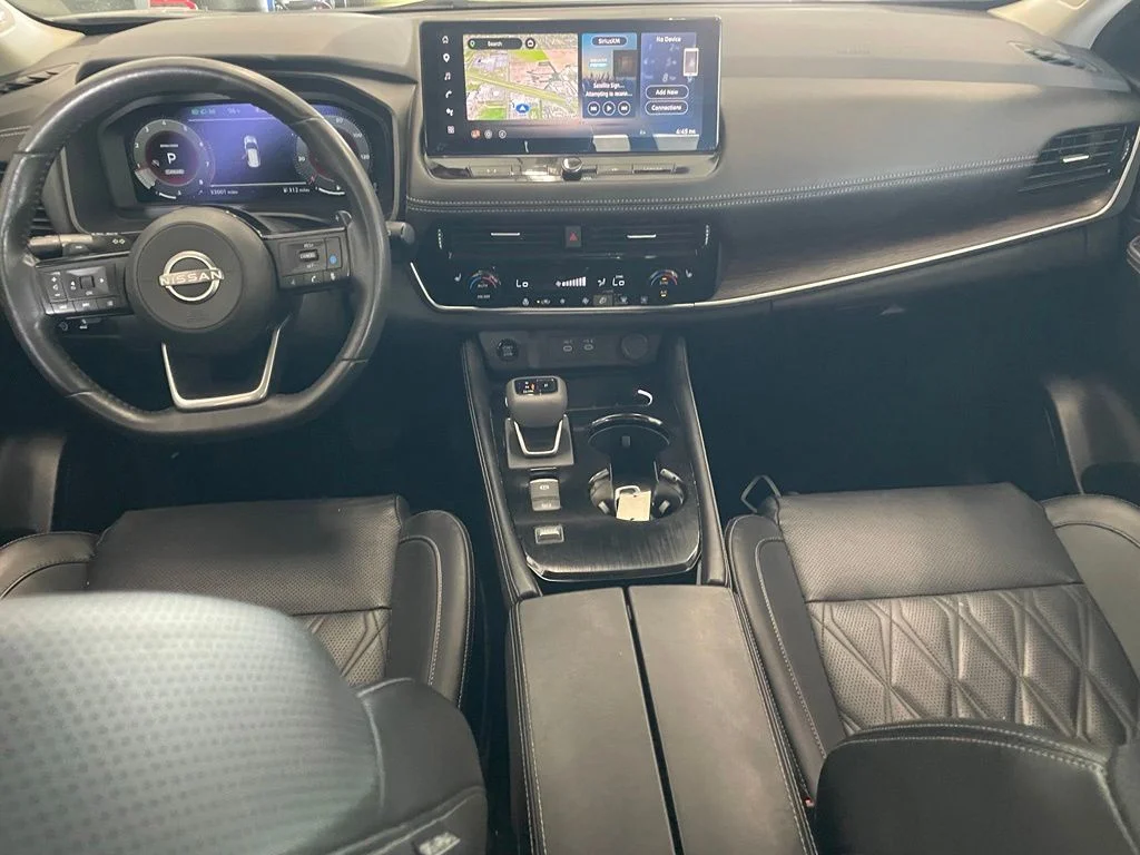 Used 2024 Gray Nissan Platinum image 11