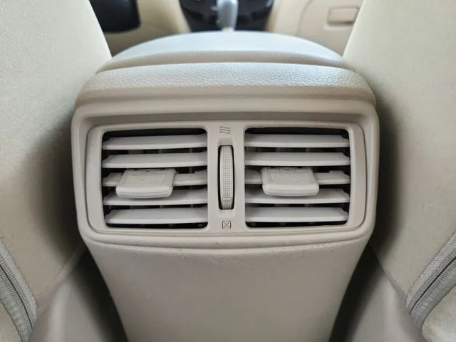 Used 2016 White Nissan SV image 33