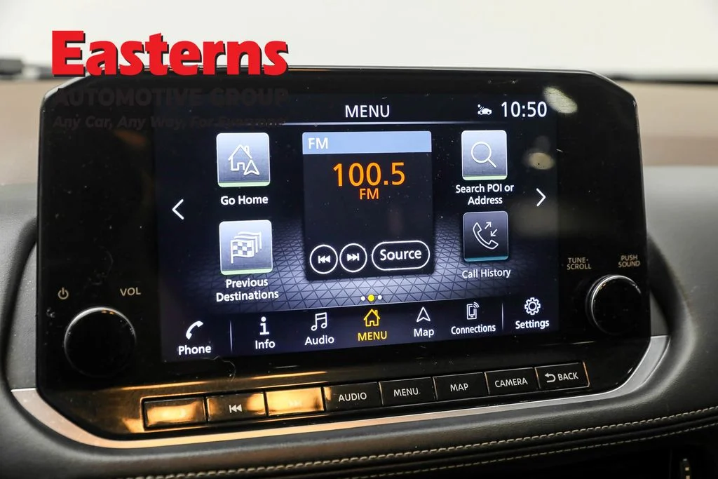Used 2022 Silver Nissan SL image 19