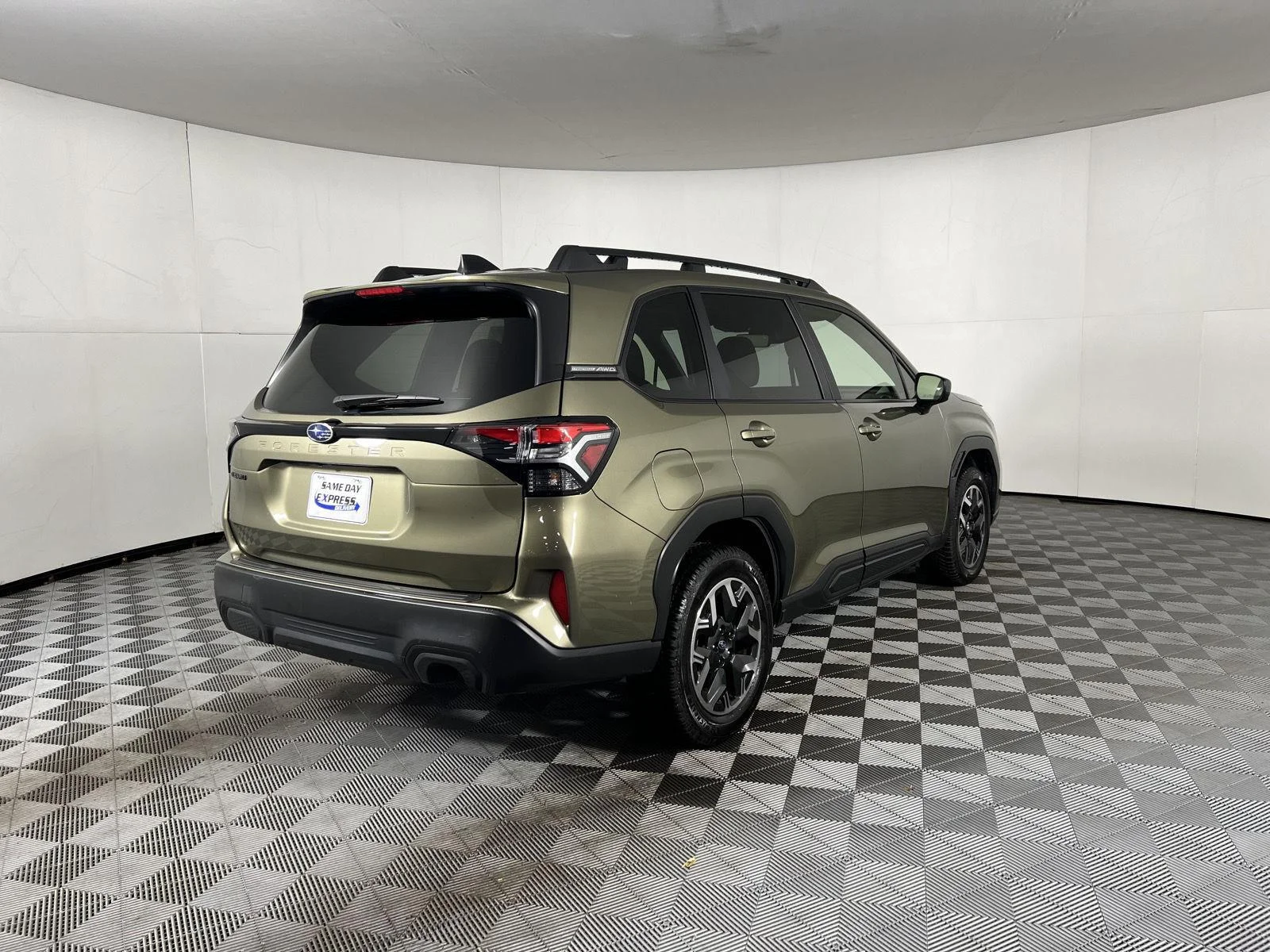 Used 2025 Autumn Green Metallic Subaru Premium image 23