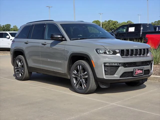 New 2027 Sting-Gray Clear-Coat Paint Jeep Limited image 1