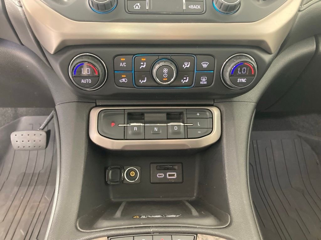 Used 2021 WHITE FROST TRICOAT GMC Denali image 12
