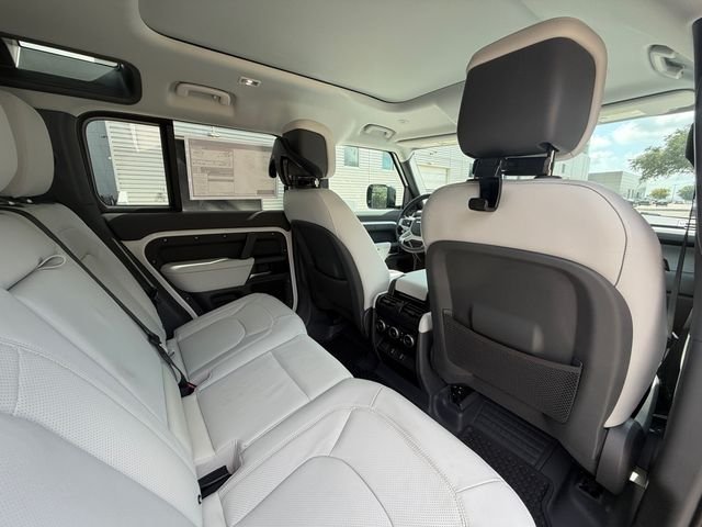 New 2026 Fuji White Land Rover X-Dynamic SE image 17