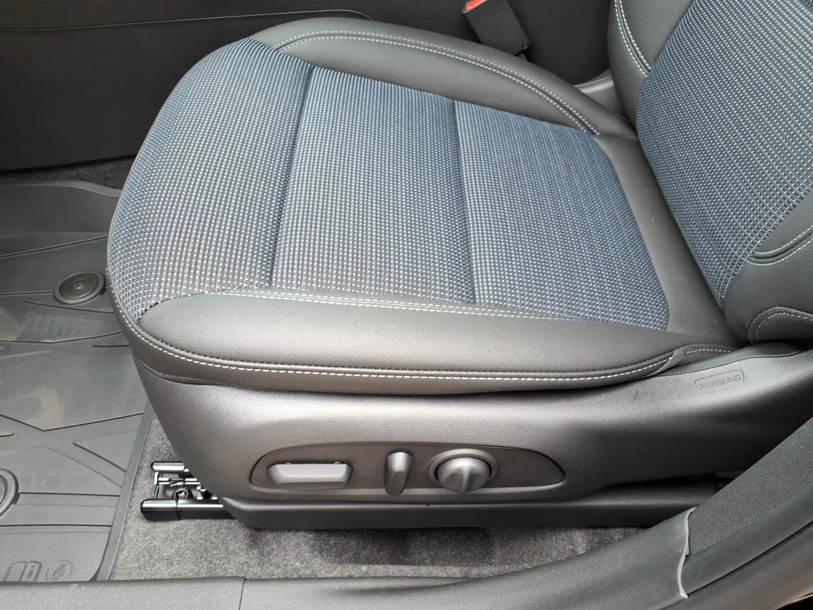New 2026 Ebony Twilight Metallic Buick Preferred image 13
