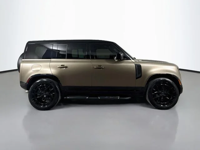 Certified Used 2025 Gray Land Rover X-Dynamic SE image 4