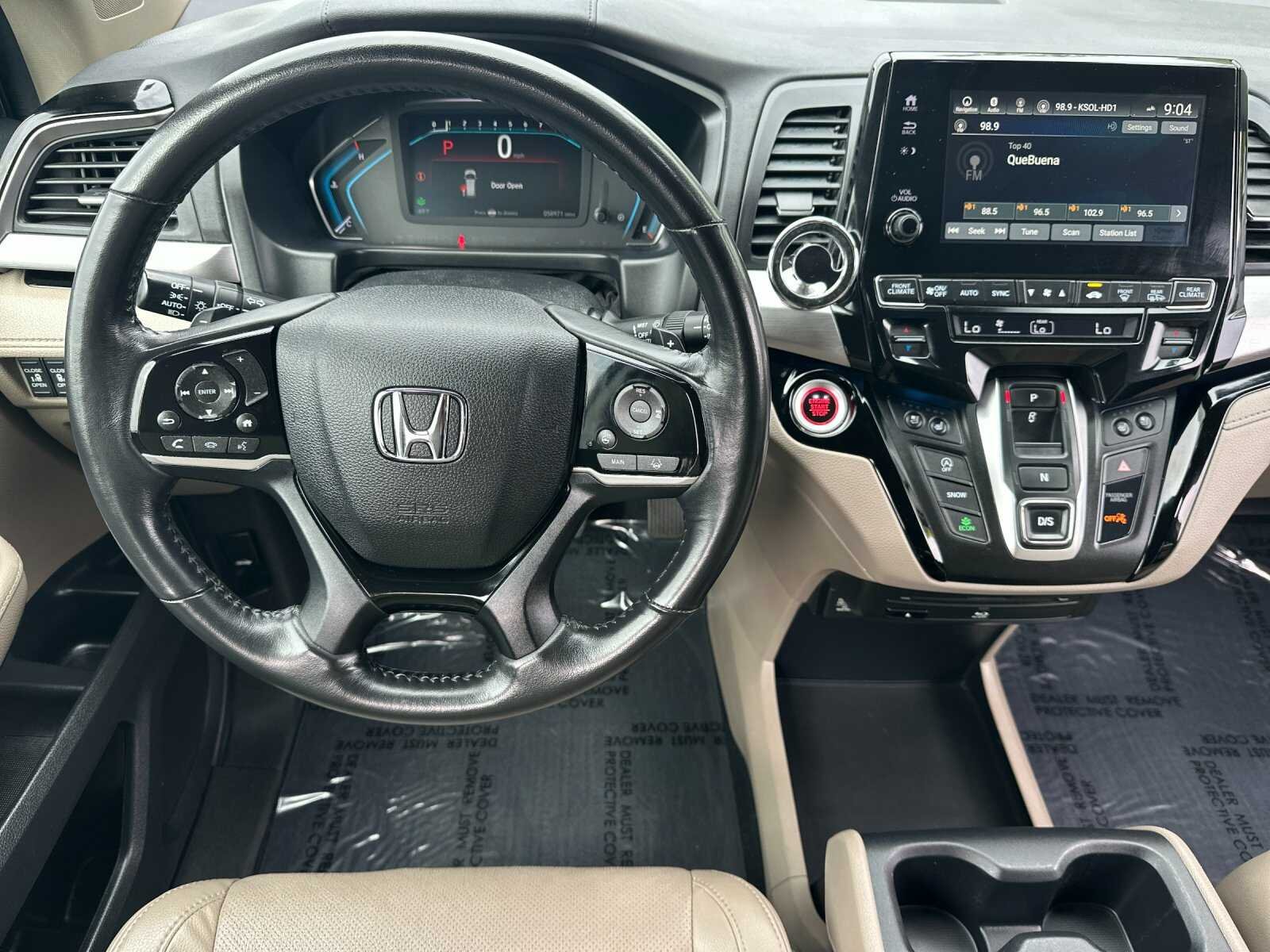 Used 2018 White Diamond Pearl Honda Elite 4D Passenger Van image 17