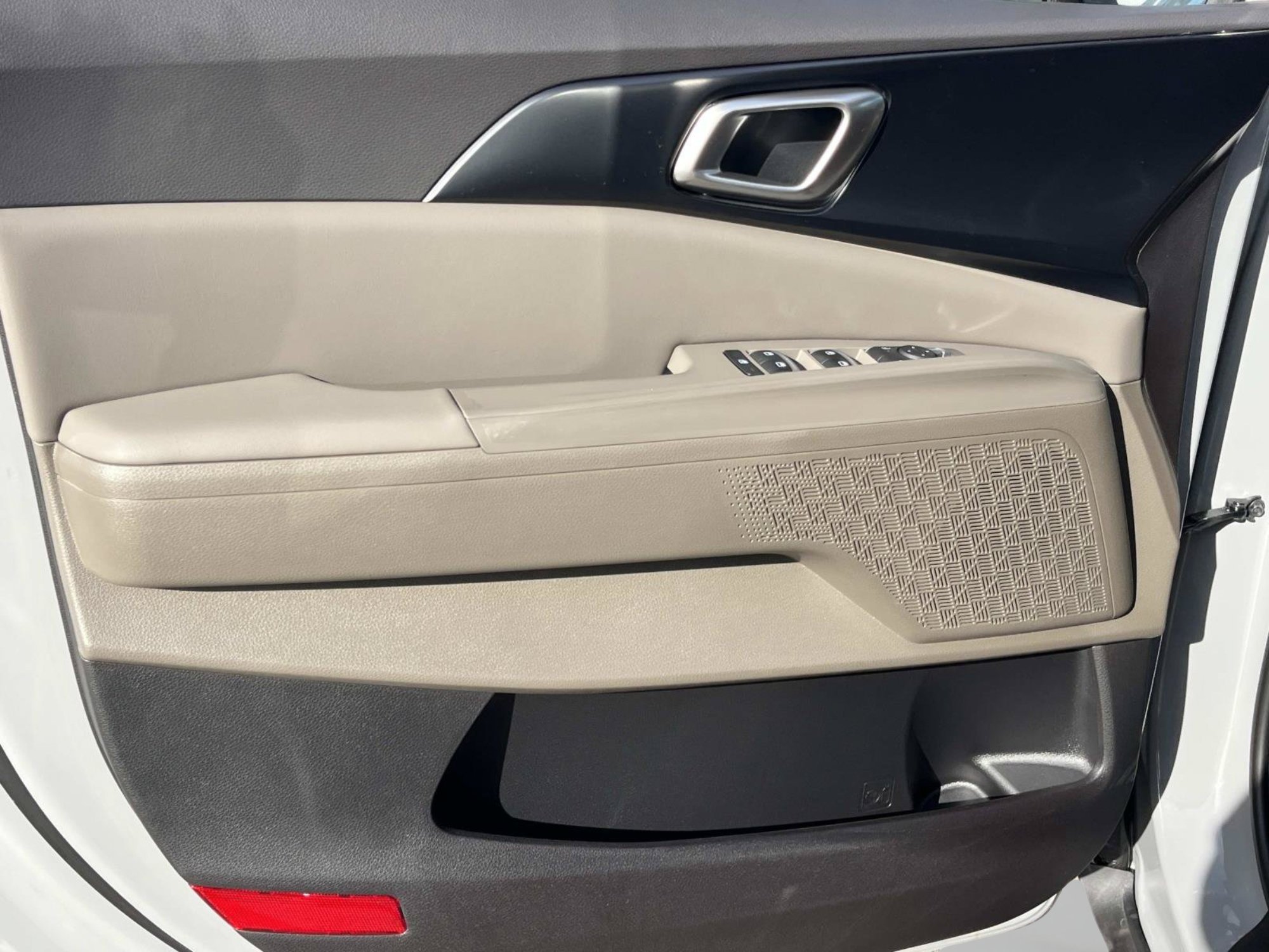 New 2027 Ceramic Silver Kia LXS image 20