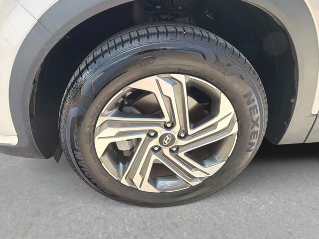 Used 2022 Silver Hyundai SEL image 11