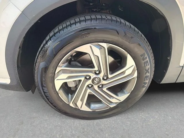 Used 2022 Silver Hyundai SEL image 11