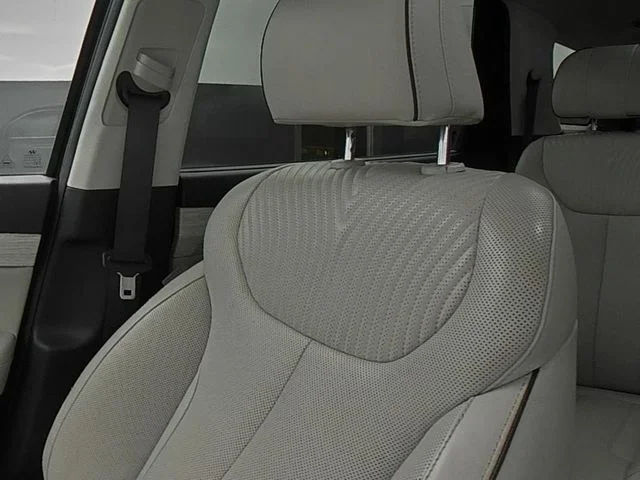 Used 2024 White Hyundai Calligraphy image 39