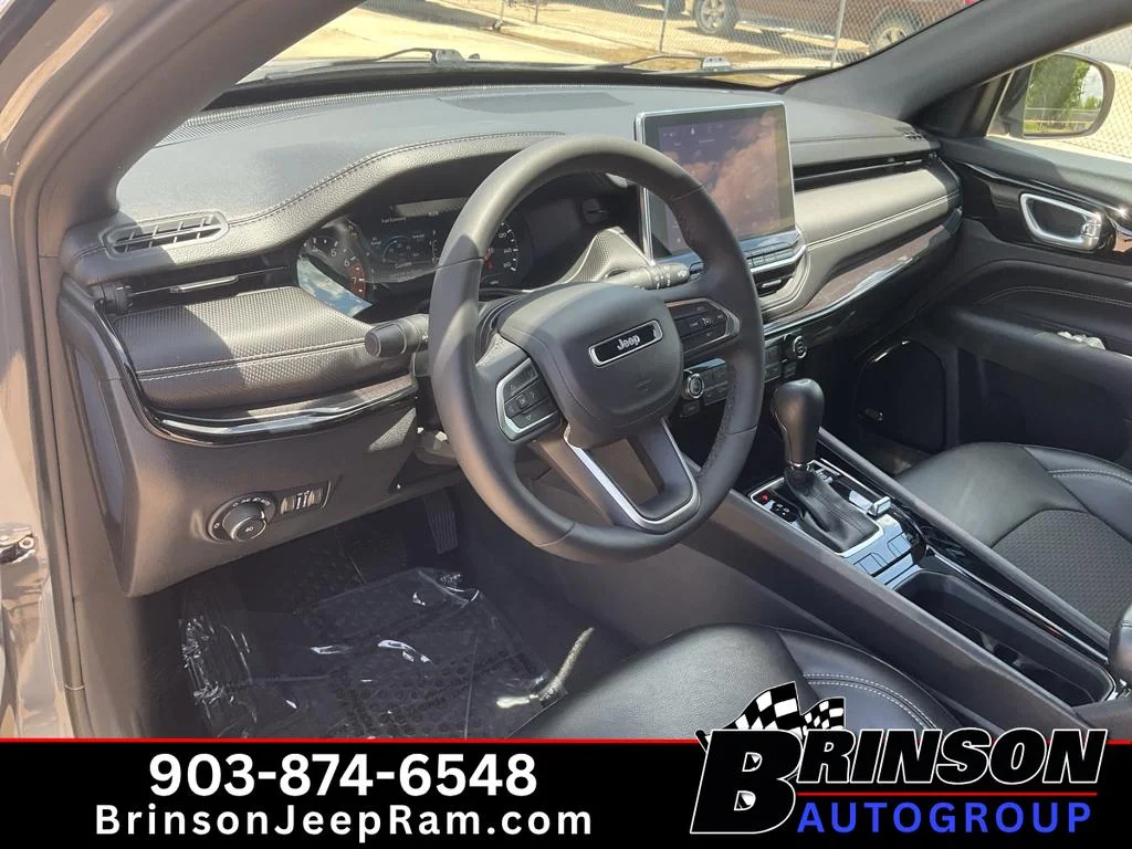 Used 2023 Grey Jeep Altitude image 27