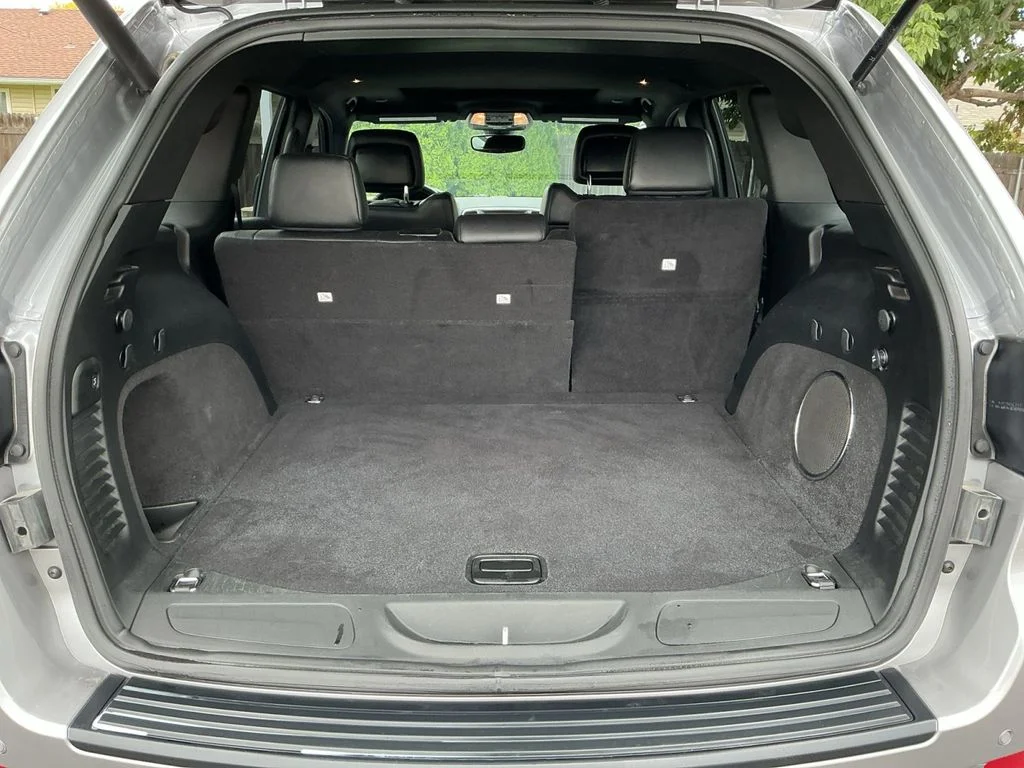 Used 2018 Silver Jeep Altitude image 23