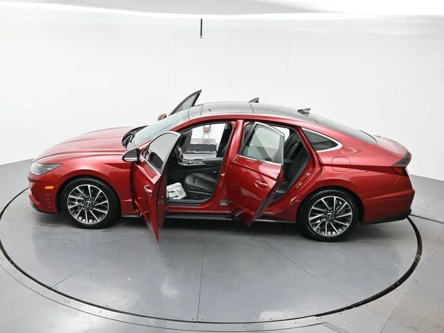 Used 2023 Ultimate Red Hyundai Limited image 40