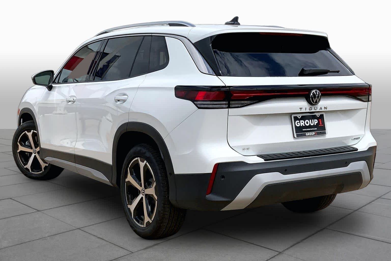 New 2026 Pure White Volkswagen SE image 11