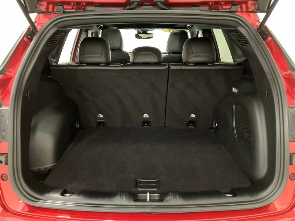 Used 2024 Red Hot Pearlcoat Jeep Limited image 18