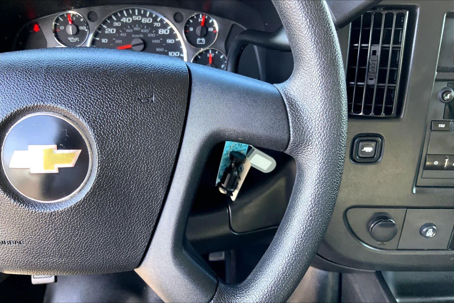 Used 2019 Summit White Chevrolet  image 19