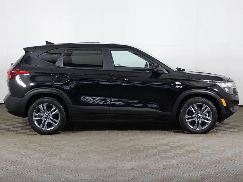Used 2023 Black Kia LX image 16