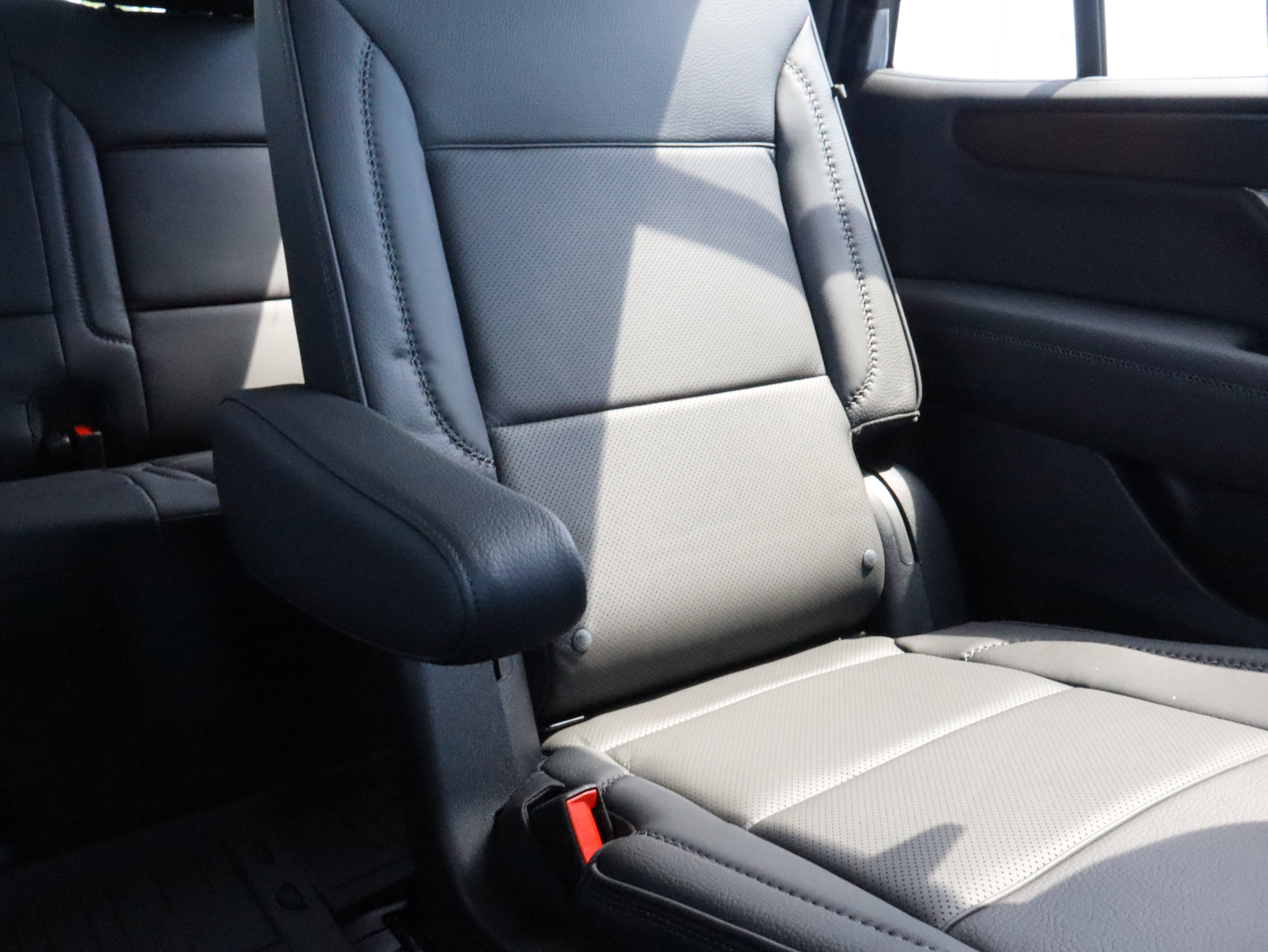 2026 GMC Yukon Denali - Photo 9