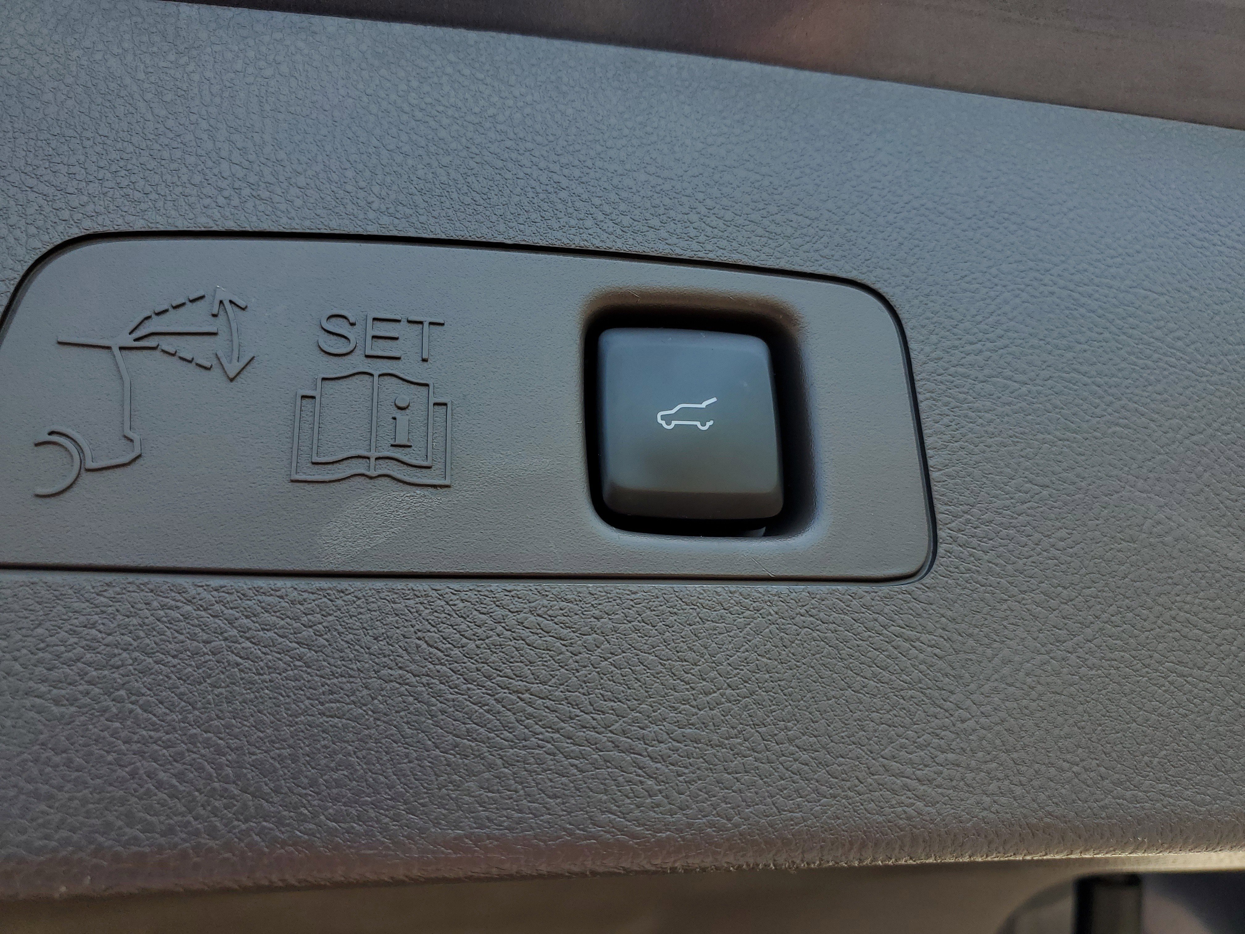 Used 2022 Gray Lincoln Standard image 9