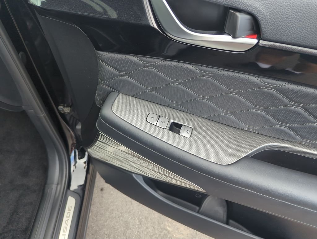 Used 2022 Black Hyundai Calligraphy image 39