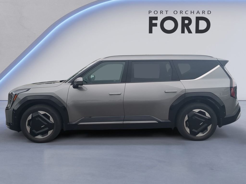 Used 2024 Pebble Gray Kia Land image 3