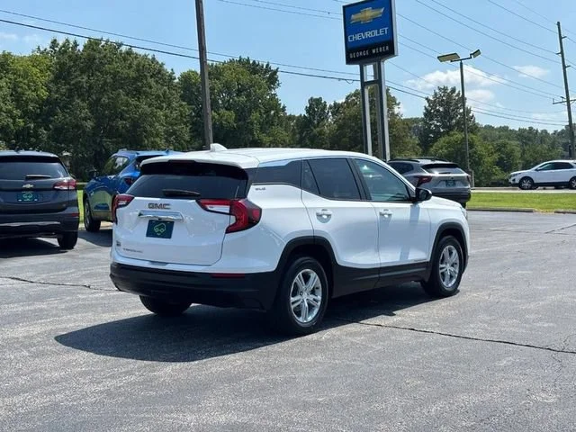 Used 2024 Summit White GMC SLE image 5