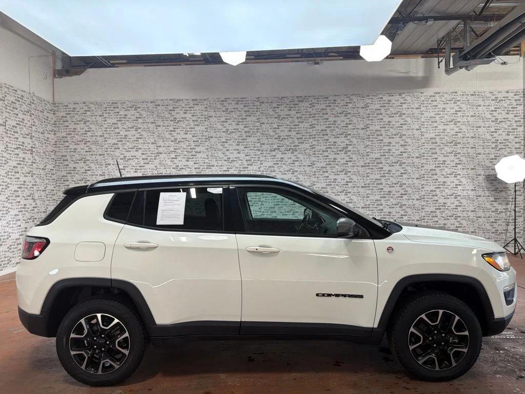 Used 2019 White Clearcoat Jeep Trailhawk image 8