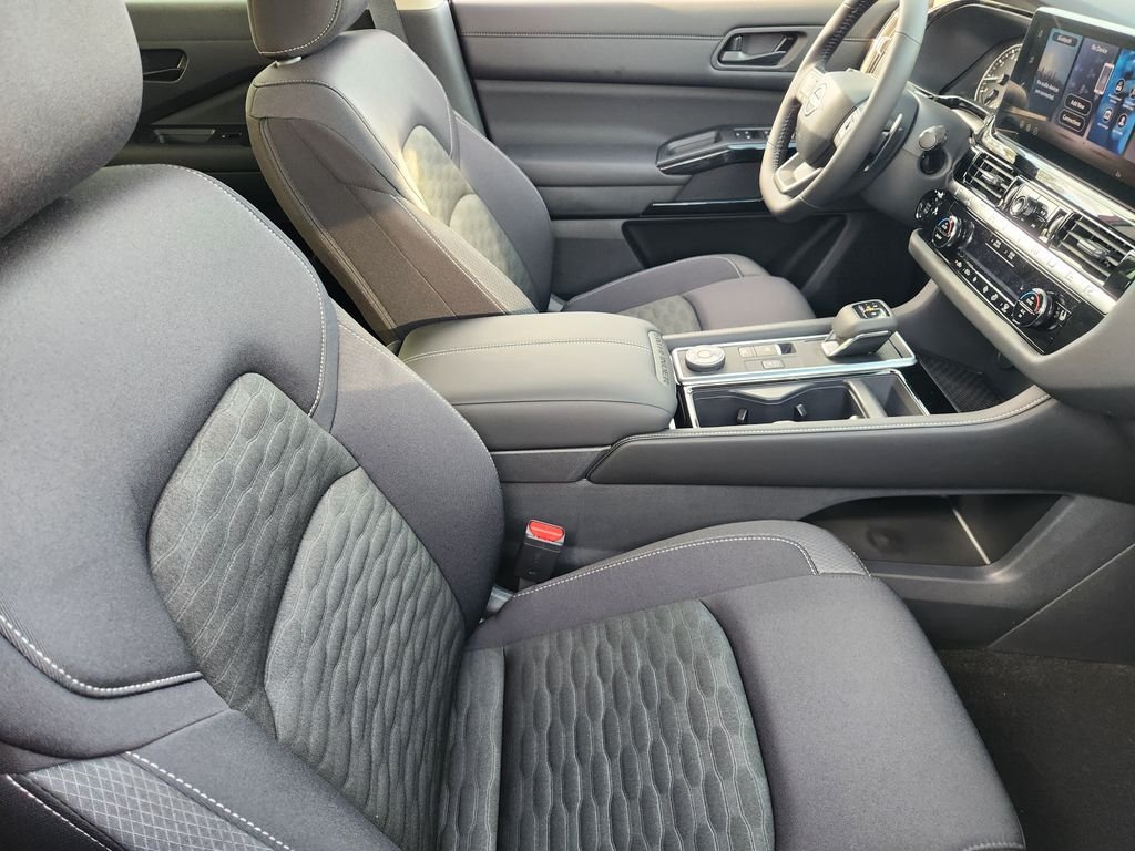 2026 Nissan Pathfinder SV - Photo 14