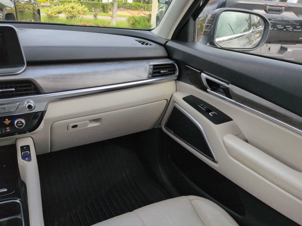Used 2020 Green Kia EX image 17