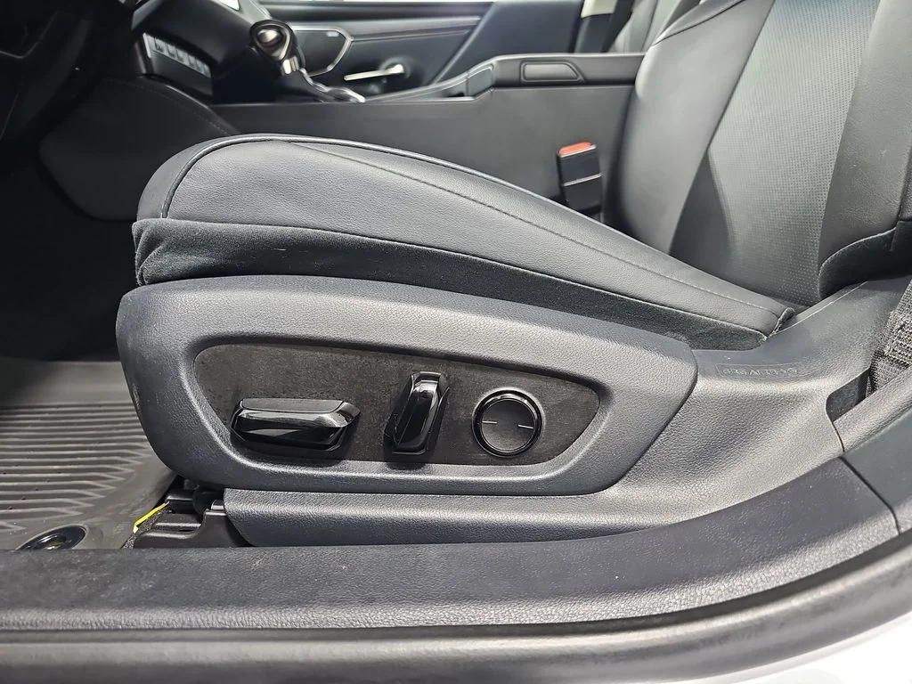 Used 2023 White Lexus 250 image 31