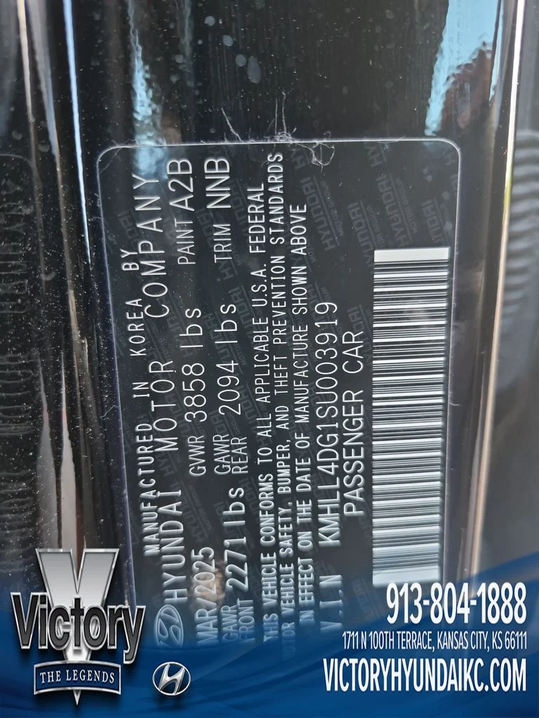 Used 2025 Black Hyundai SE image 28