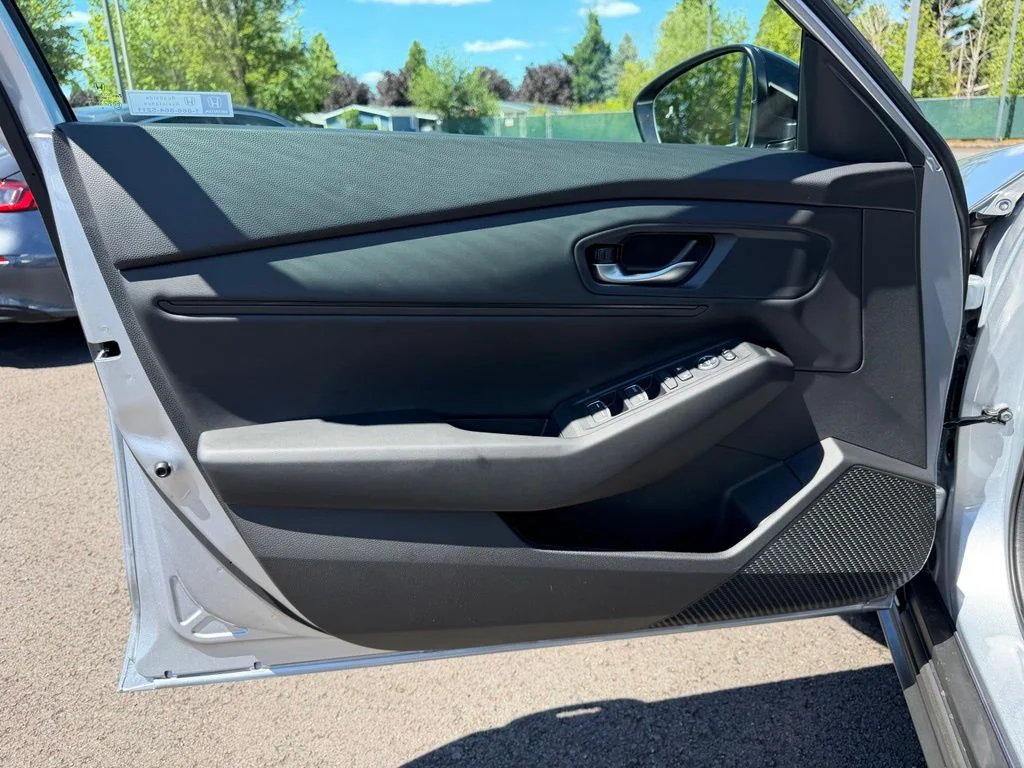 New 2026 Solar Silver Metallic Honda SE image 12