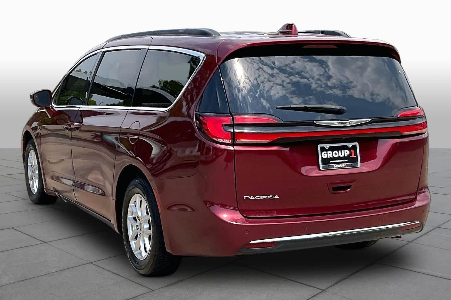 Used 2022 Velvet Red Pearlcoat Chrysler Touring L image 12