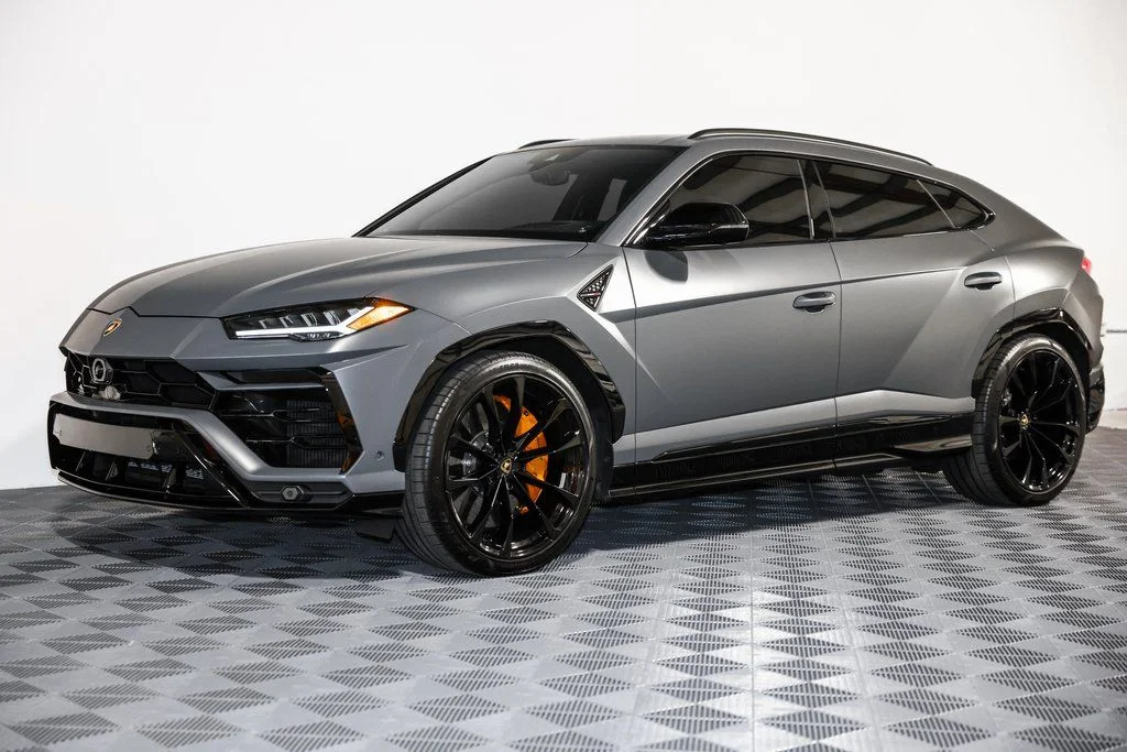 Used 2022  Lamborghini  image 17