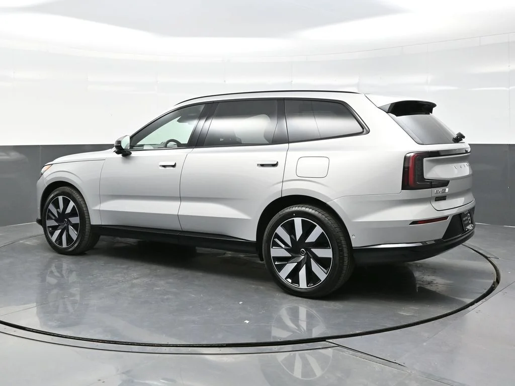 2025 Volvo EX90 Ultra - Photo 4