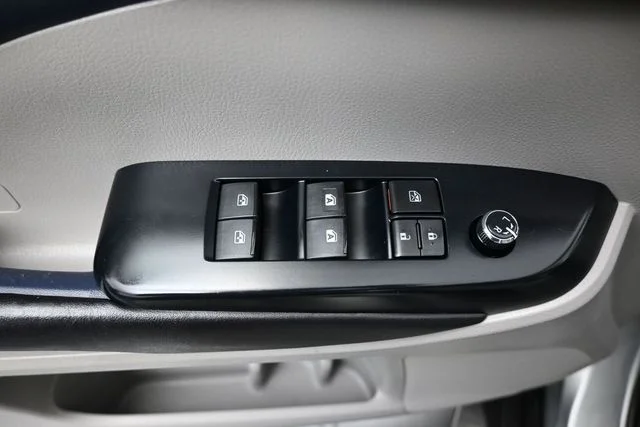 Used 2017 Silver Toyota XLE image 28