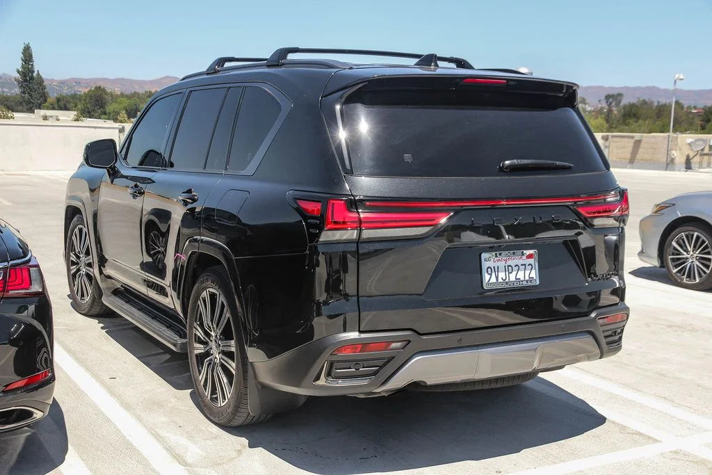 Used 2025 Black Lexus 700h Luxury image 6