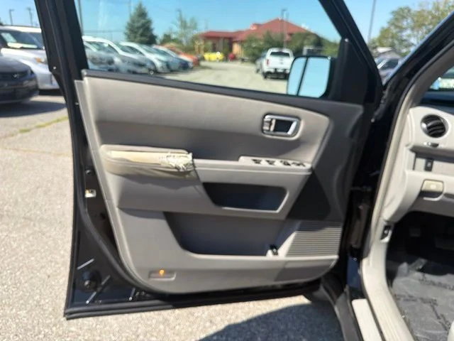 Used 2009 Black Honda EX-L image 17