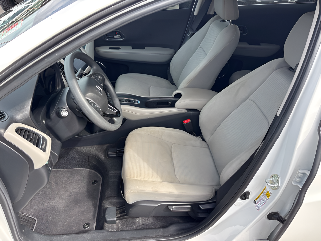 Used 2022 White Honda EX image 9