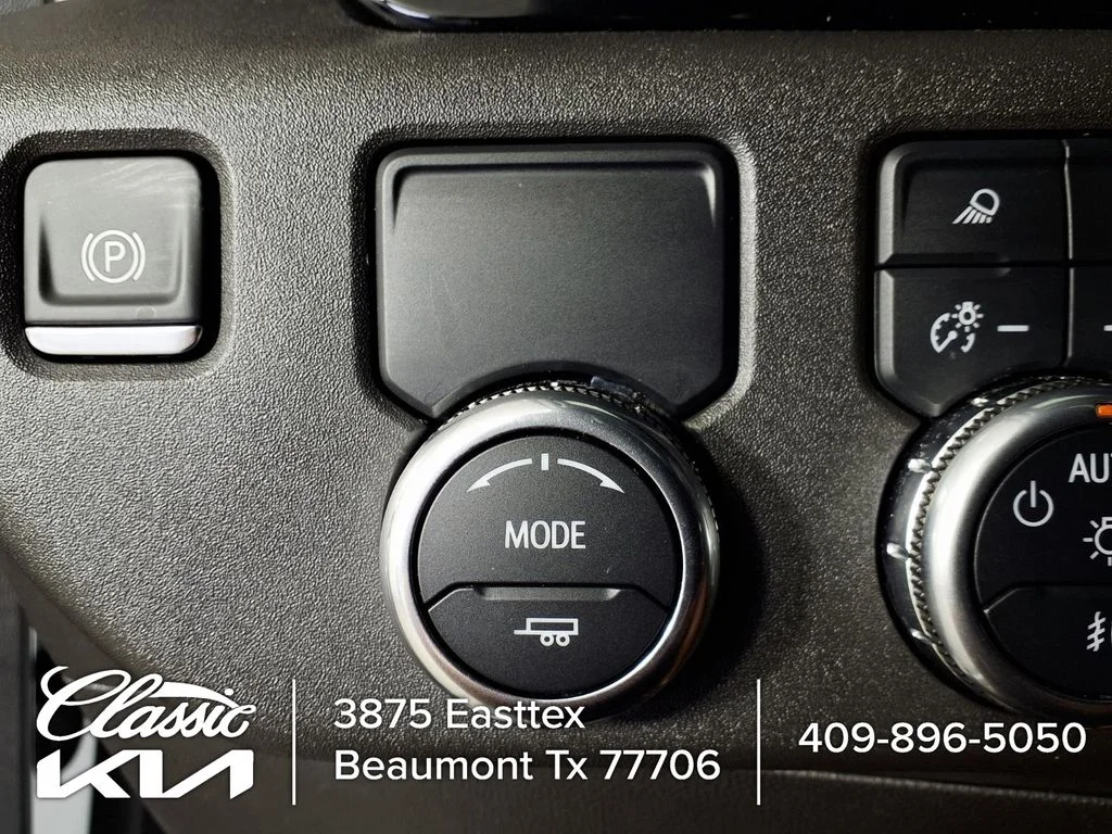 Used 2024 White GMC SLT image 17