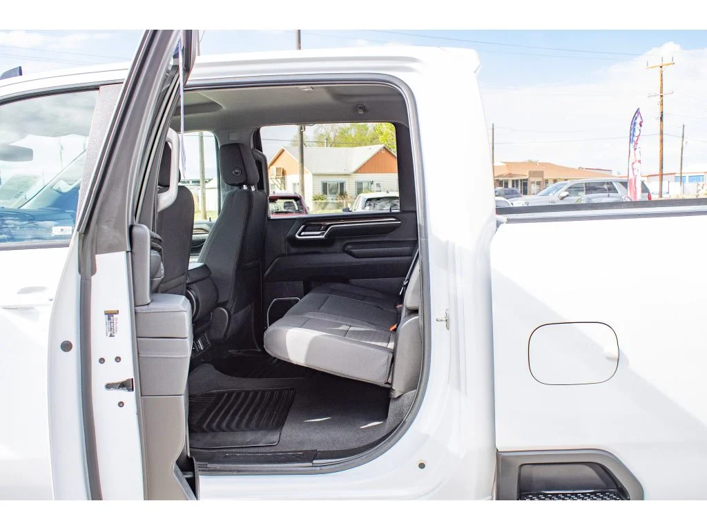 Used 2025 SUMMIT WHITE Chevrolet LT image 14
